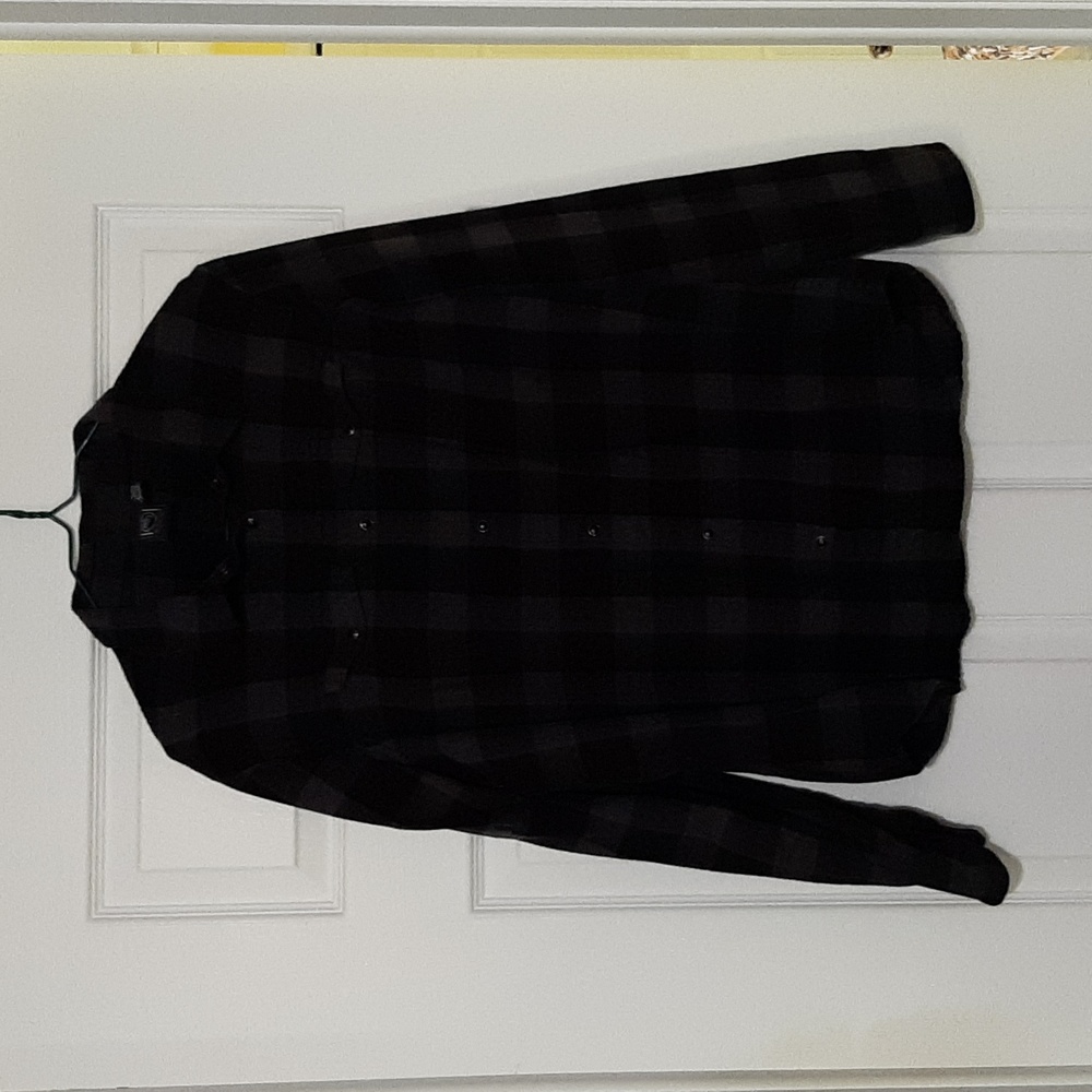Stormtech black snap shirt.
